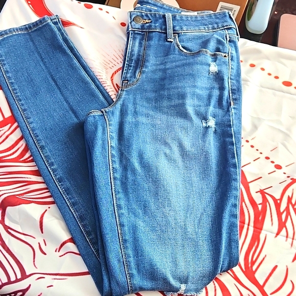 Old Navy Mid-Rise Pop Icon Distressed Skinny Jeans *Size 4Long*. *Barly Worn* - Picture 4 of 9